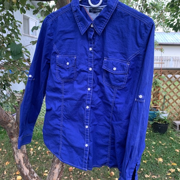 🌟2 for $12🌟Tommy Hilfiger Button down Top - Picture 3 of 5